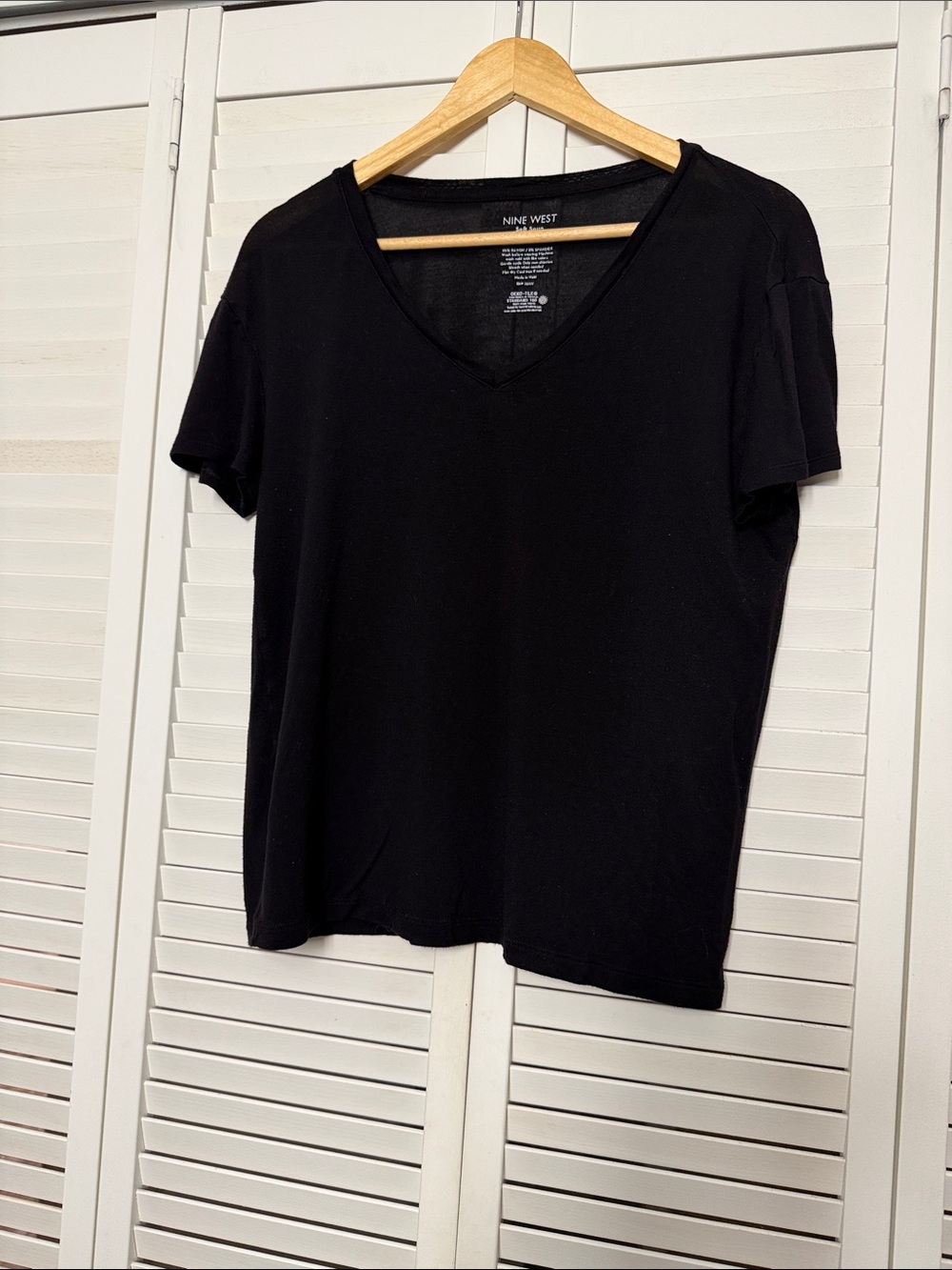 Nine West Black V-Neck Short Sleeve Tee